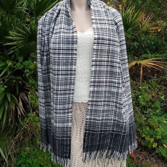 NWT CHERIE BLISS Black & White Plaid 100% Acrylic w/Fringe - Picture 9 of 9